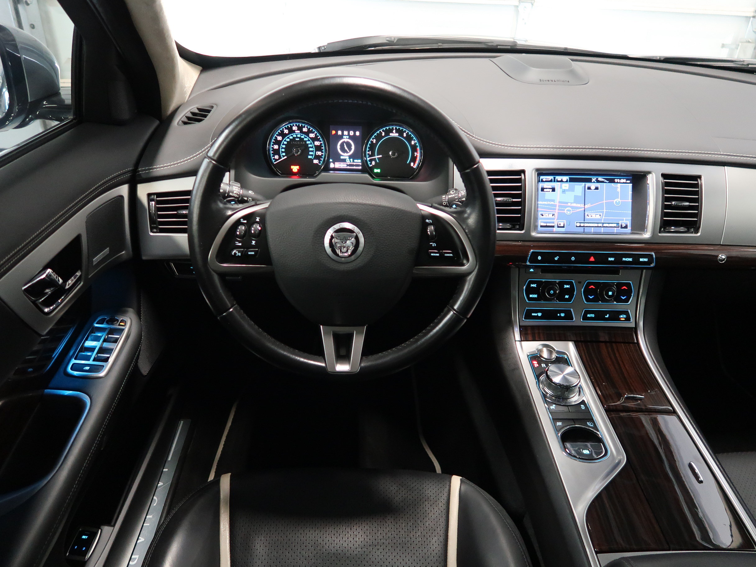 Used 2012 Jaguar XF Portfolio RWD image 14
