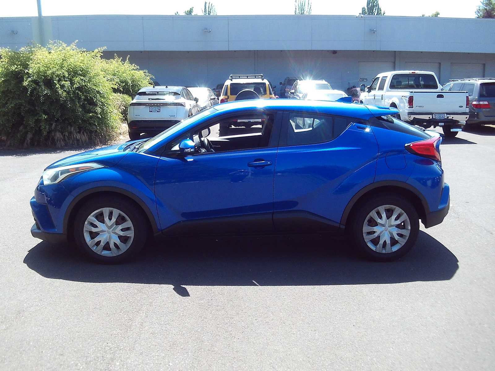 Used 2019 Toyota C-HR LE FWD image 2