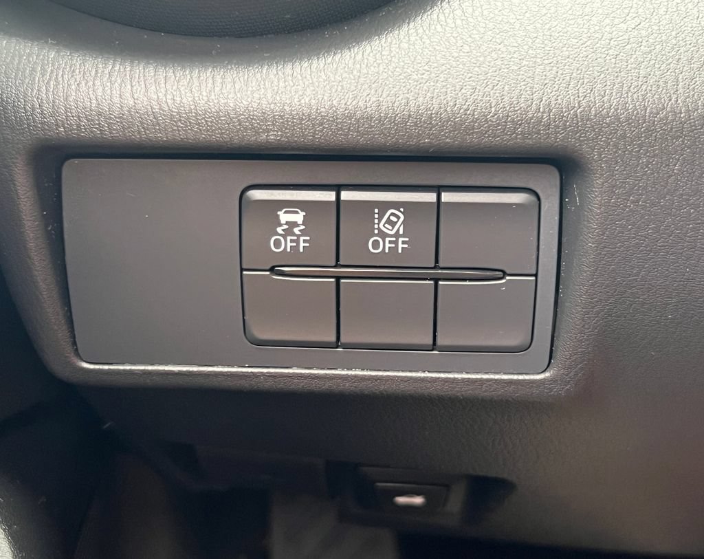 Used 2021 MAZDA MX-5 Miata Club RWD image 17
