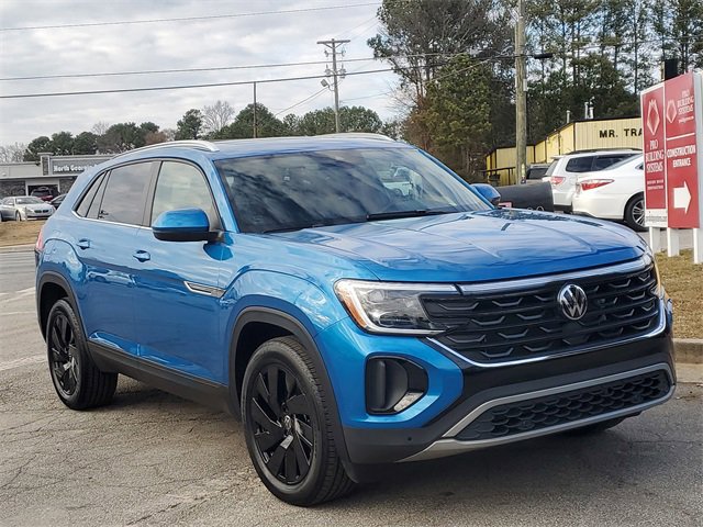 Certified 2025 Volkswagen Atlas Cross Sport SE w/ Panoramic Sunroof Package image 3