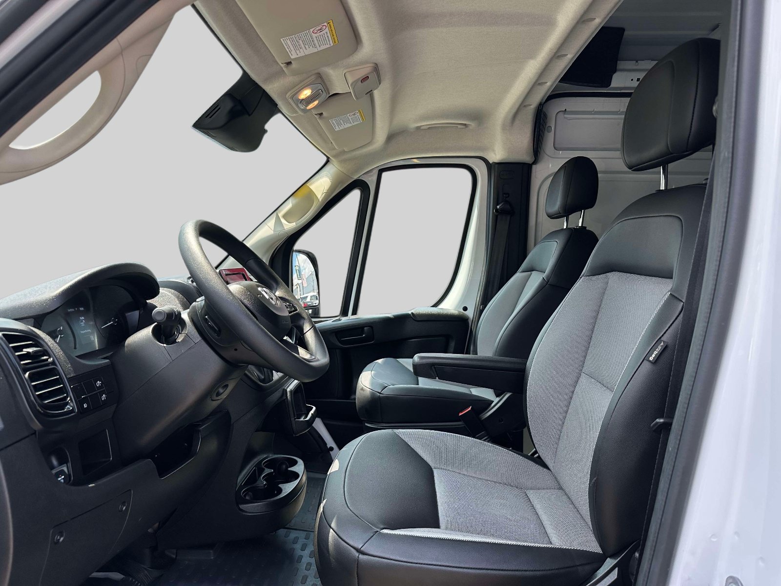 Used 2026 RAM ProMaster 2500 w/ Convenience Group FWD image 10