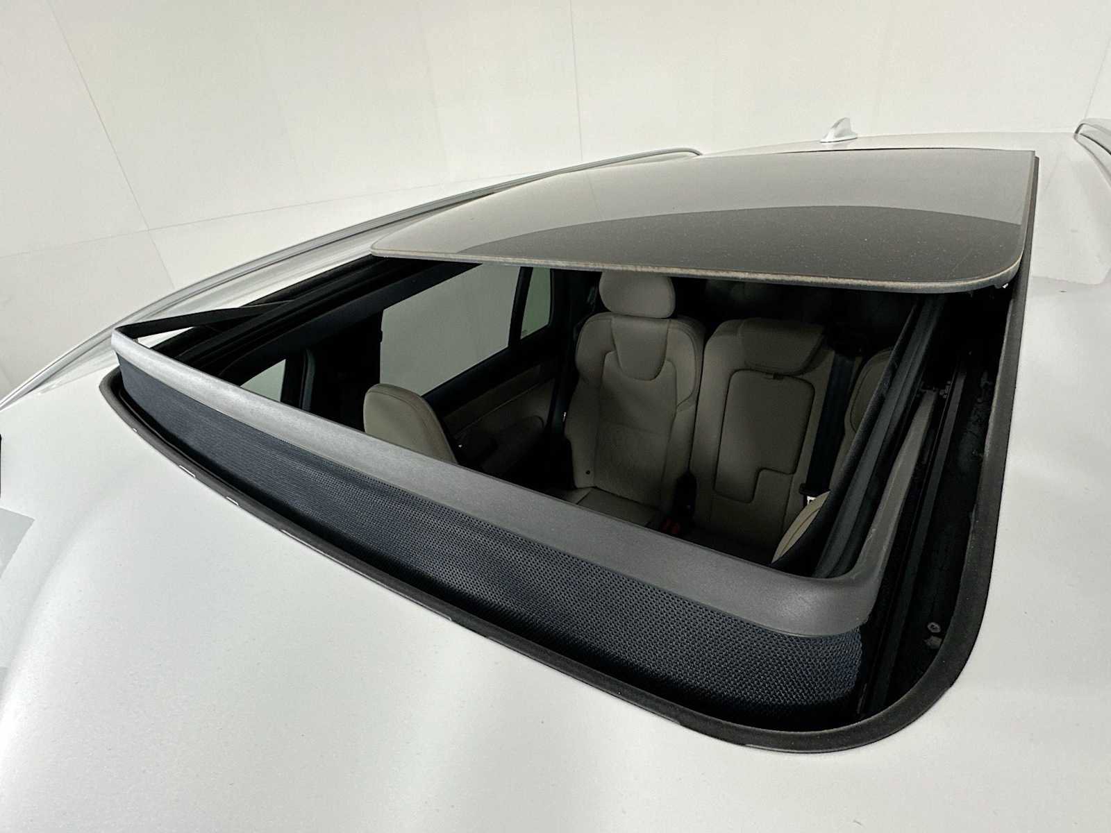 Used 2025 Volvo XC90 B6 Plus w/ Protection Package Premier image 20