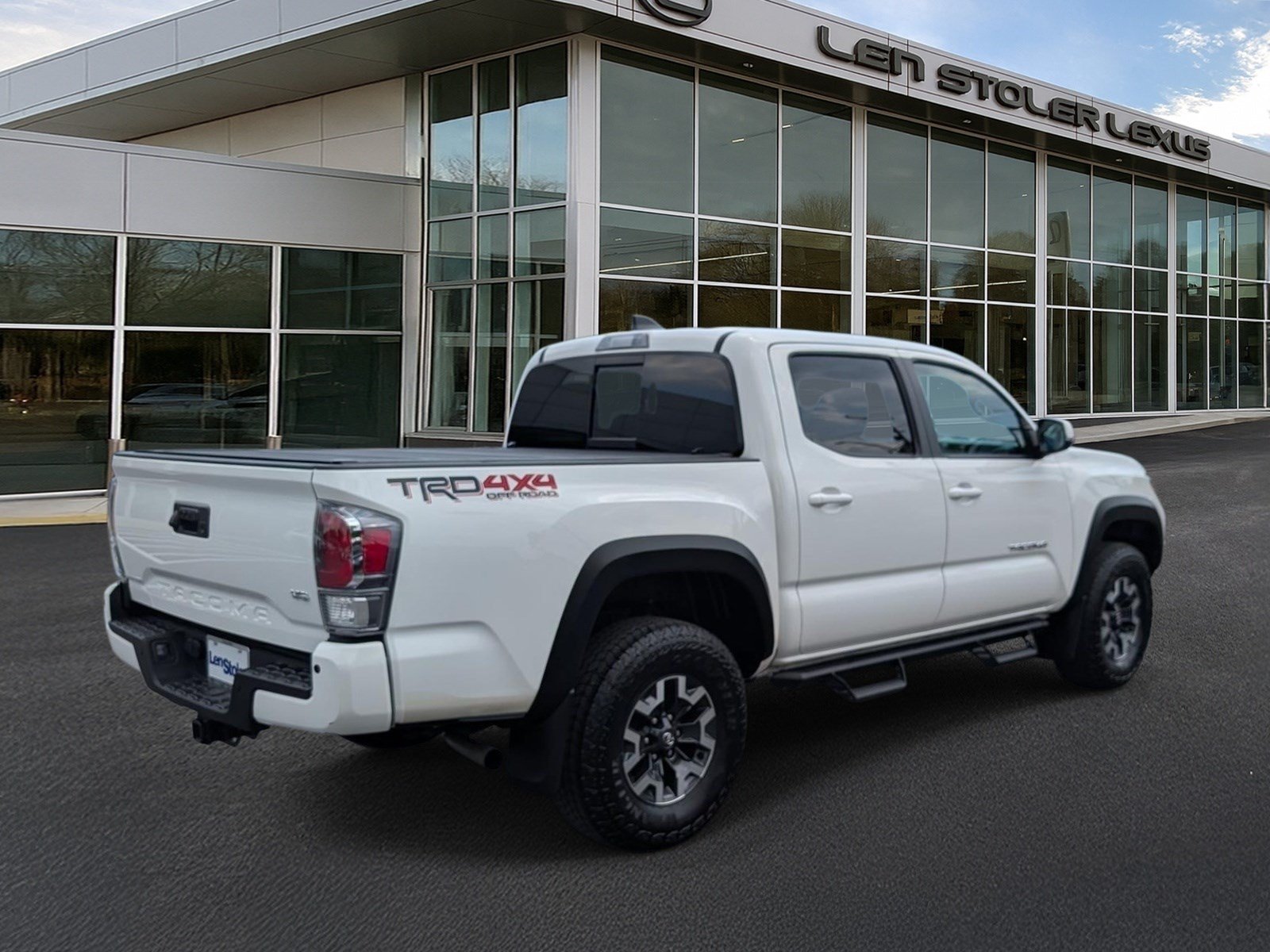 Used 2023 Toyota Tacoma TRD Off-Road w/ Technology Package AWD/4WD image 3