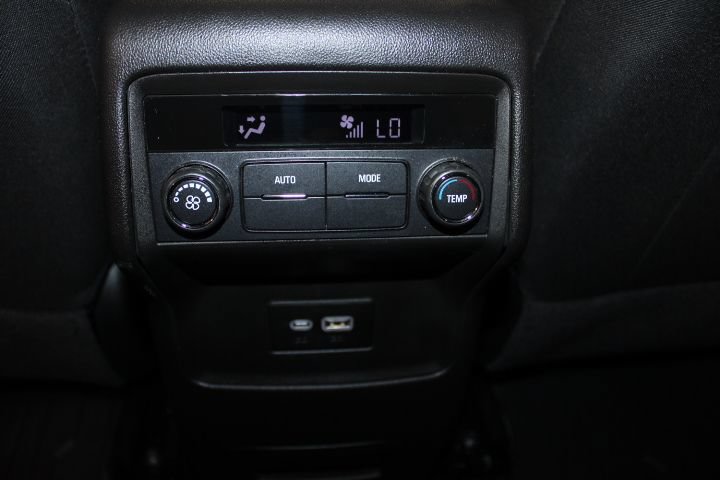 Used 2023 GMC Acadia SLE w/ Elevation Edition AWD/4WD image 22