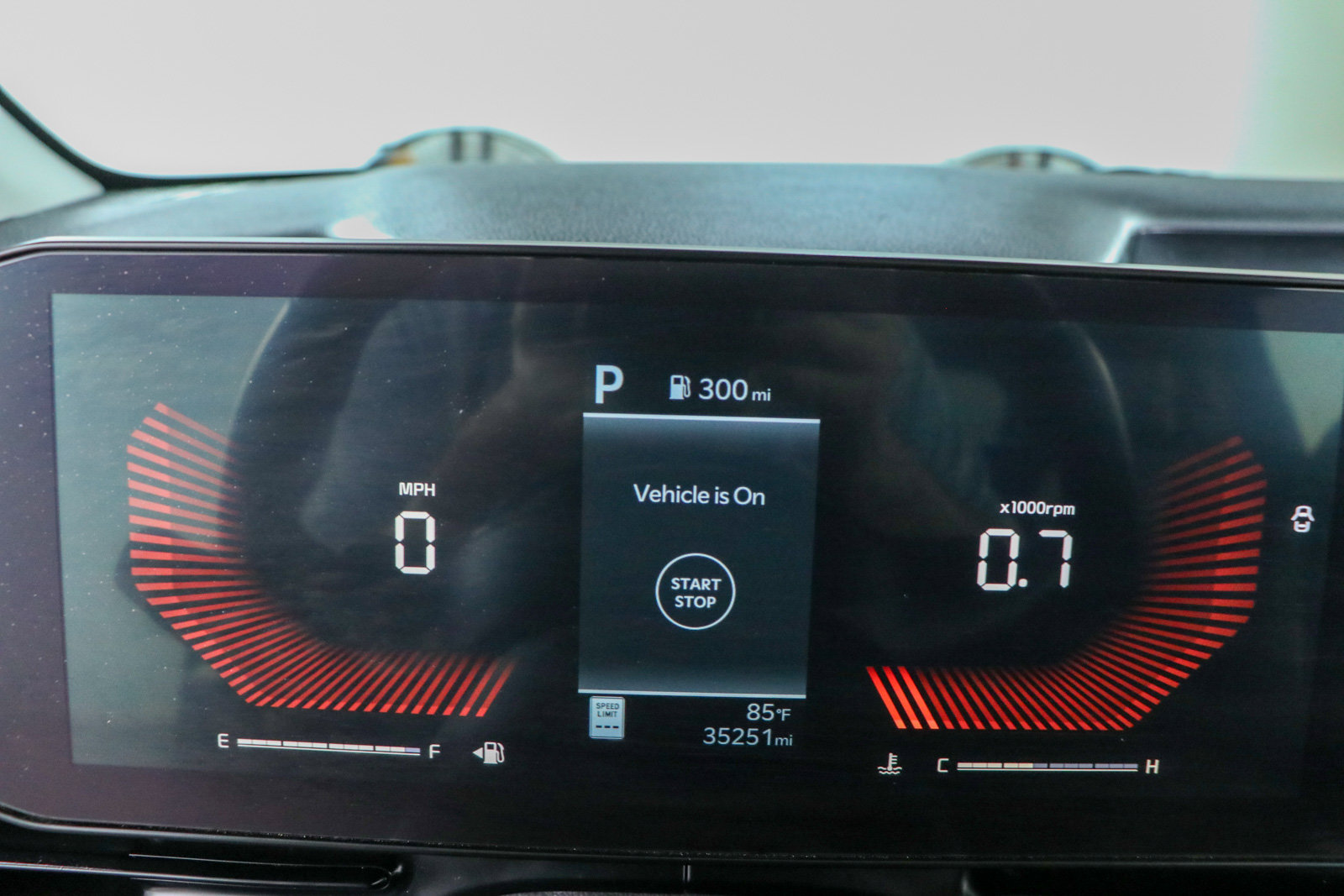Used 2025 Kia Carnival FWD image 15