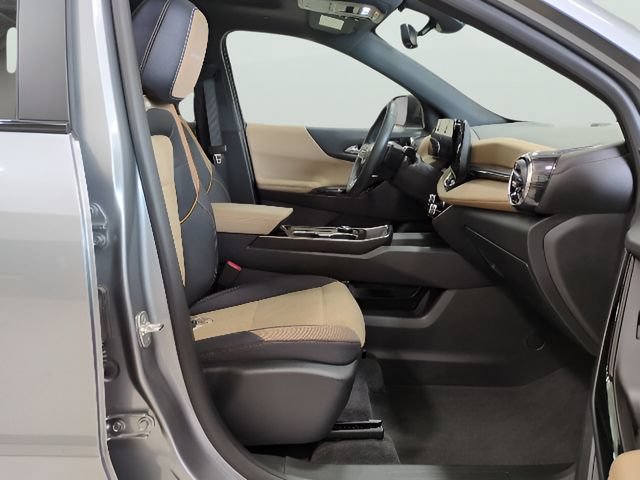 Used 2025 Chevrolet Equinox ACTIV w/ Safety and Technology Package AWD/4WD image 14
