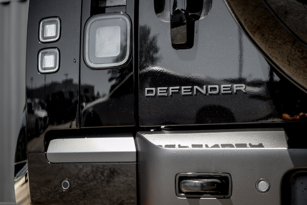 New 2026 Land Rover Defender 110 X-Dynamic SE AWD/4WD image 8