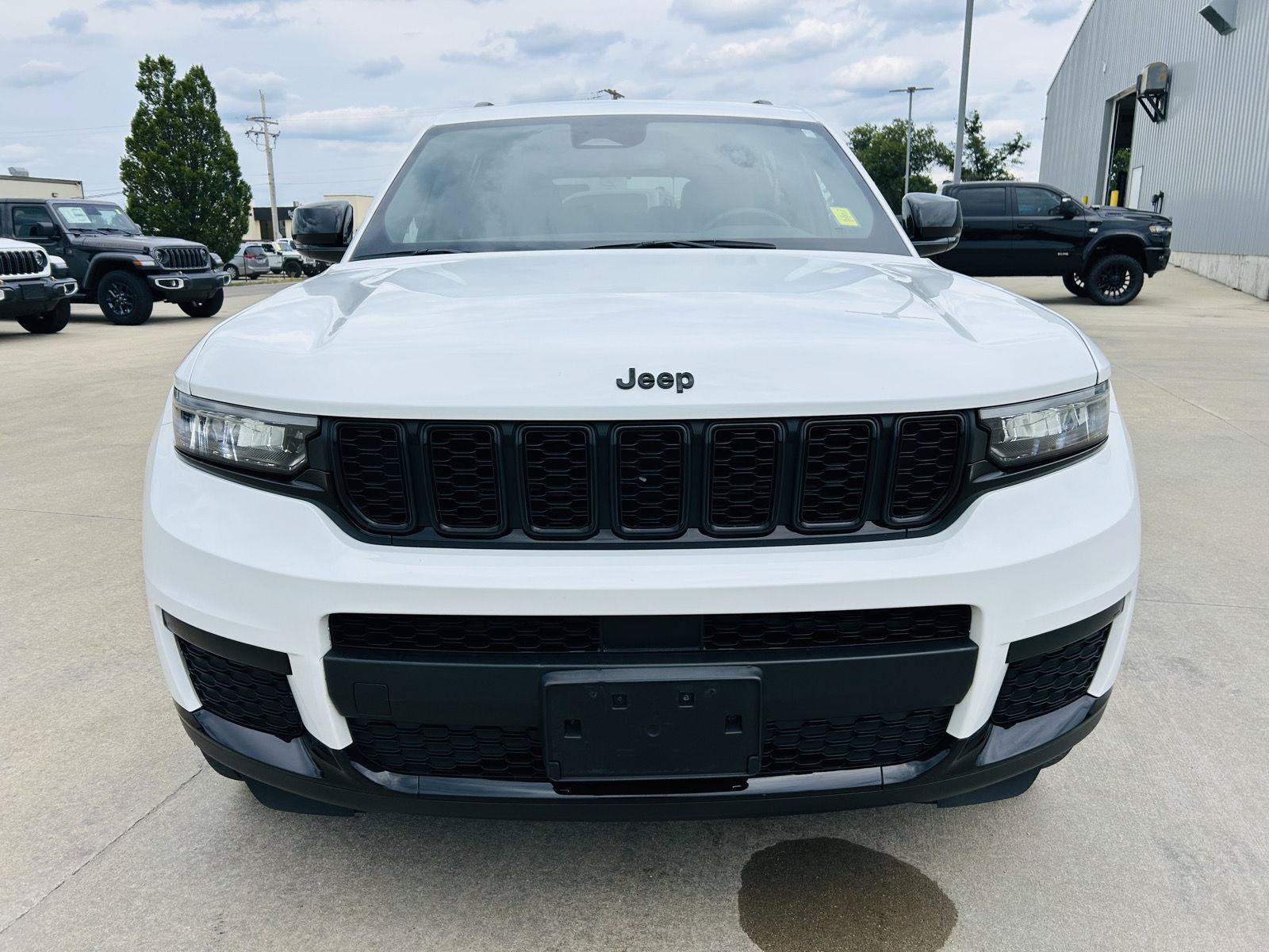 Used 2023 Jeep Grand Cherokee L Laredo AWD/4WD image 36