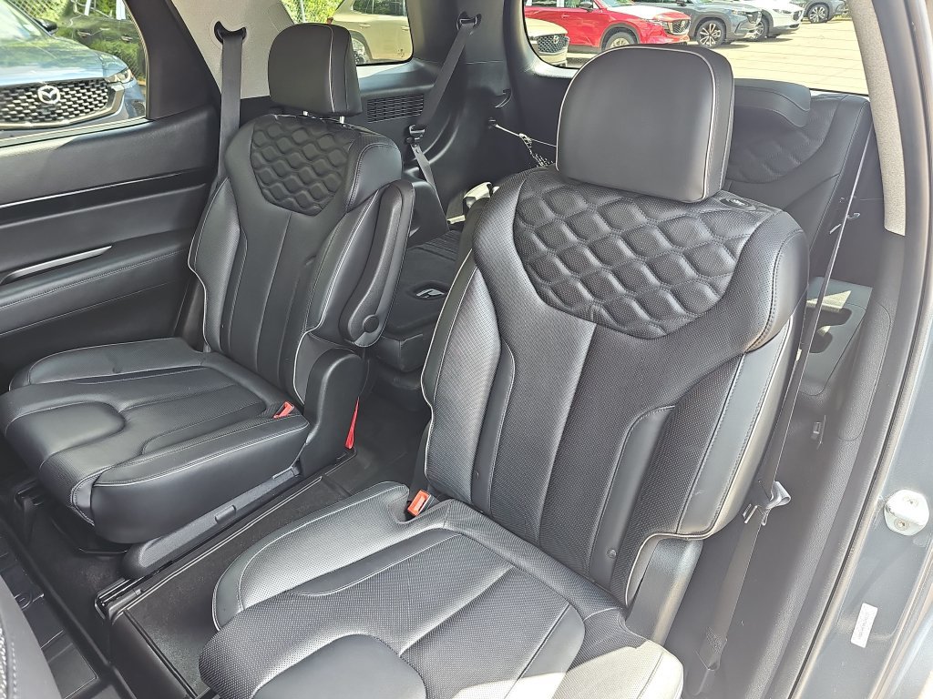 Used 2022 Hyundai Palisade Limited FWD image 13