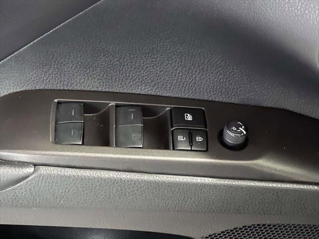 Used 2023 Toyota Camry SE w/ Cold Weather Package FWD image 13