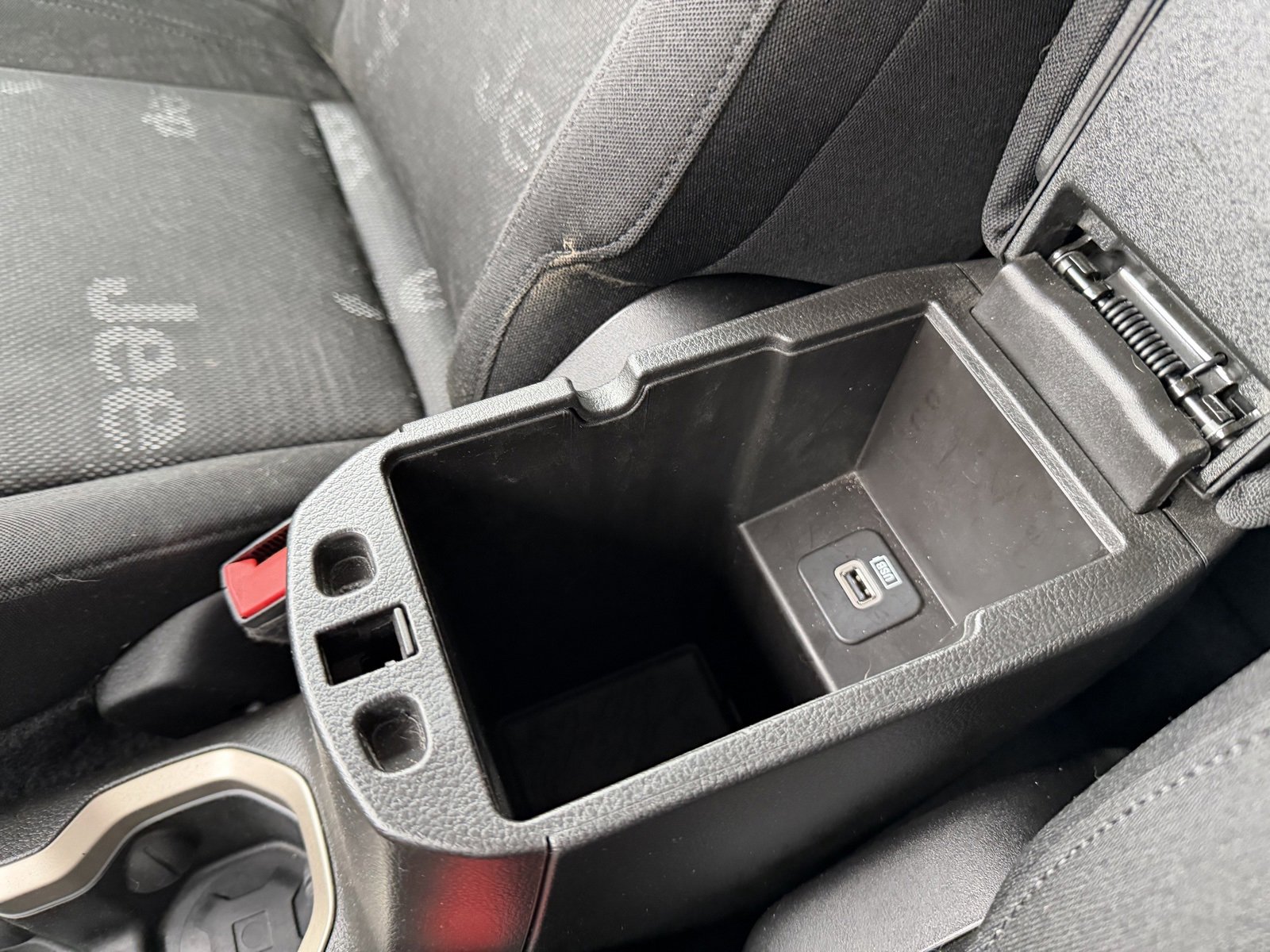 Used 2017 Jeep Renegade Latitude w/ Cold Weather Group image 33