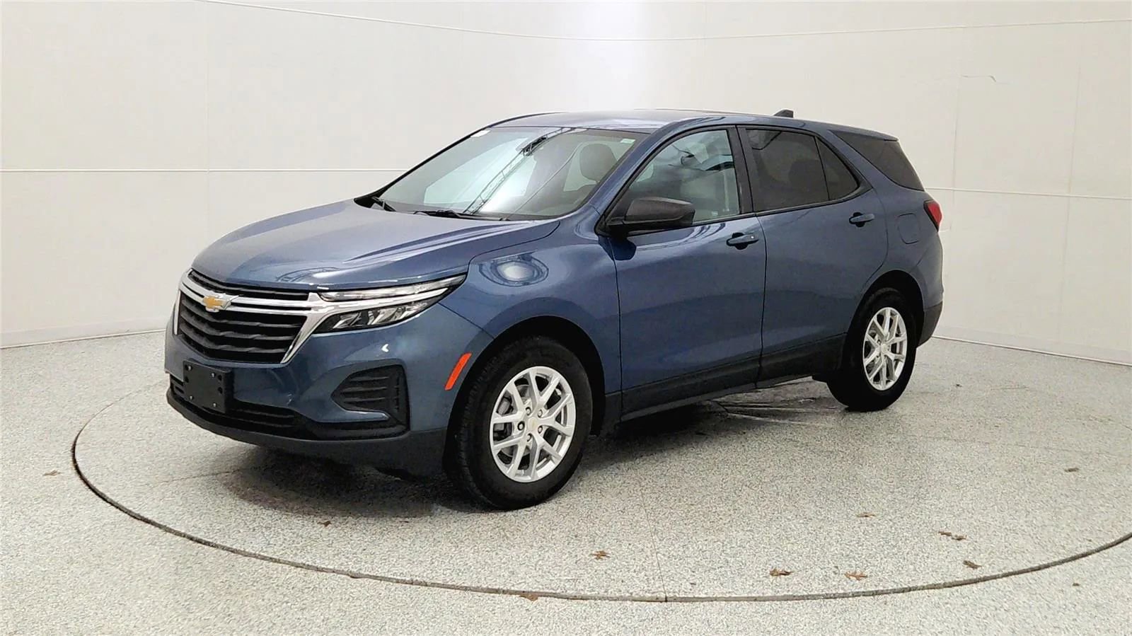 Used 2024 Chevrolet Equinox LS w/ LS Convenience Package image 3
