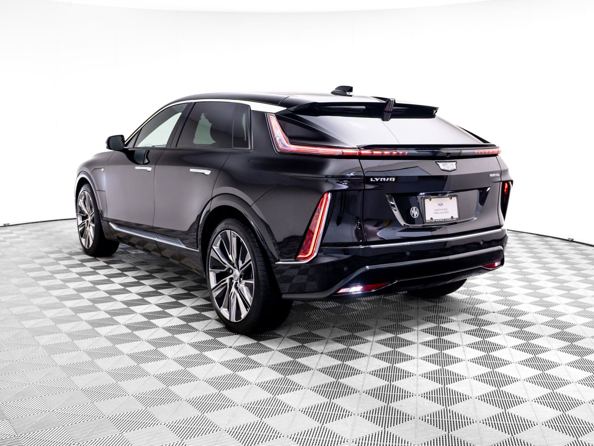 Used 2025 Cadillac Lyriq Luxury w/ LPO, Floor Liner Package AWD/4WD video 3