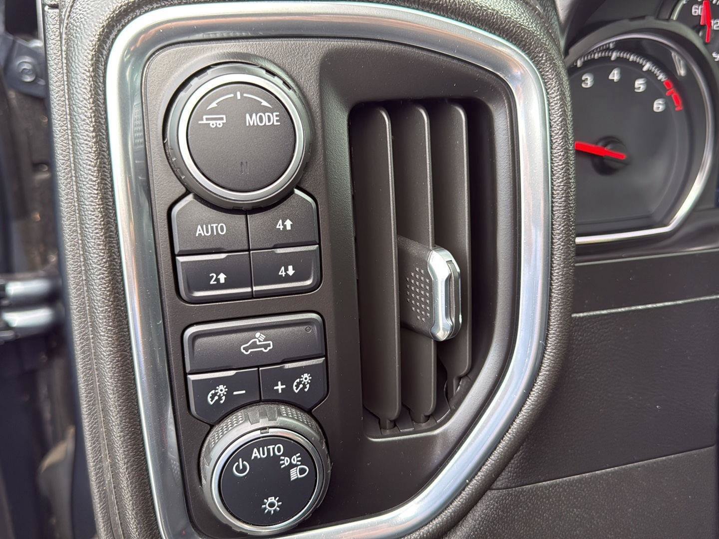 Used 2022 Chevrolet Silverado 1500 LT AWD/4WD image 15