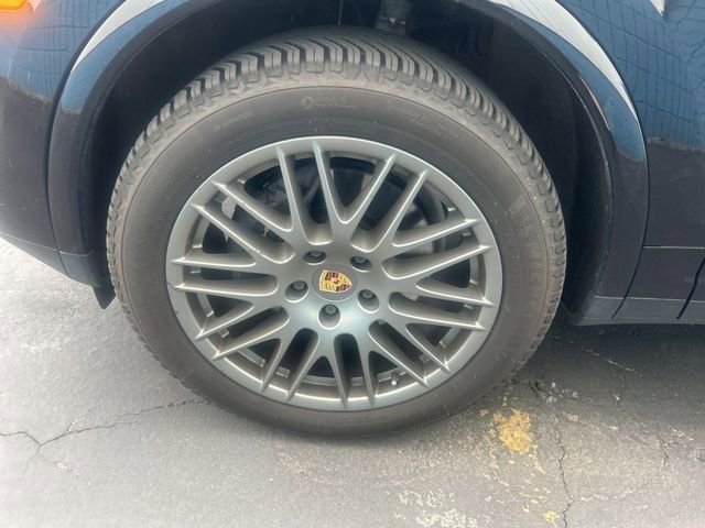 Used 2017 Porsche Cayenne Platinum Edition image 5