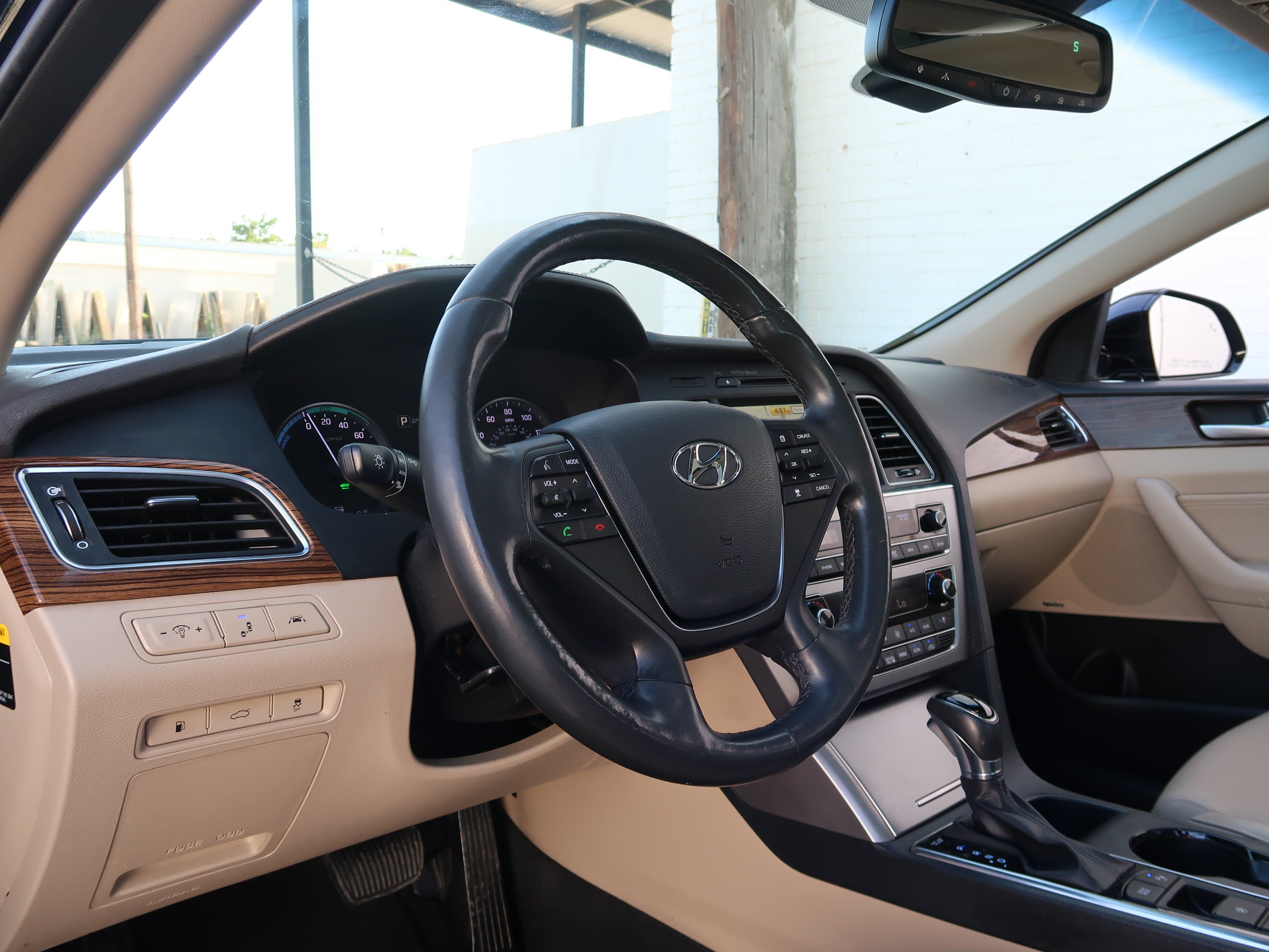 Used 2016 Hyundai Sonata Limited w/ Option Group 02 FWD image 26