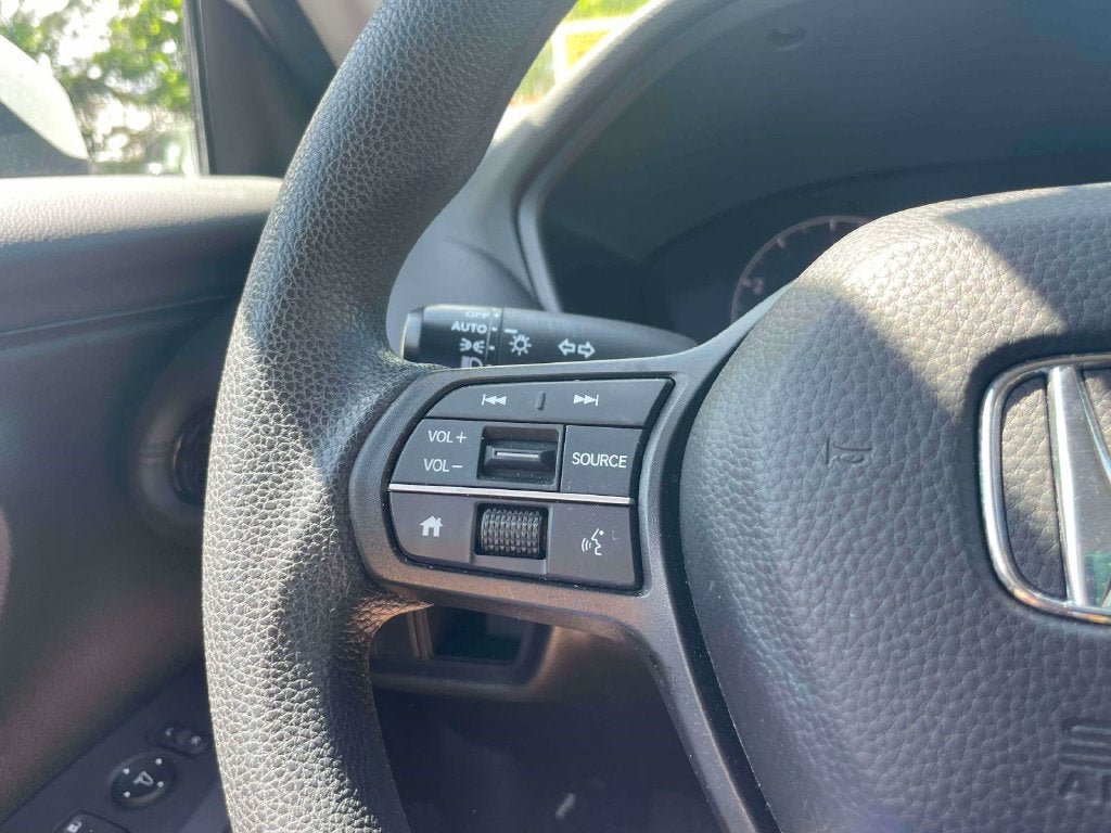 Used 2023 Honda HR-V LX image 21