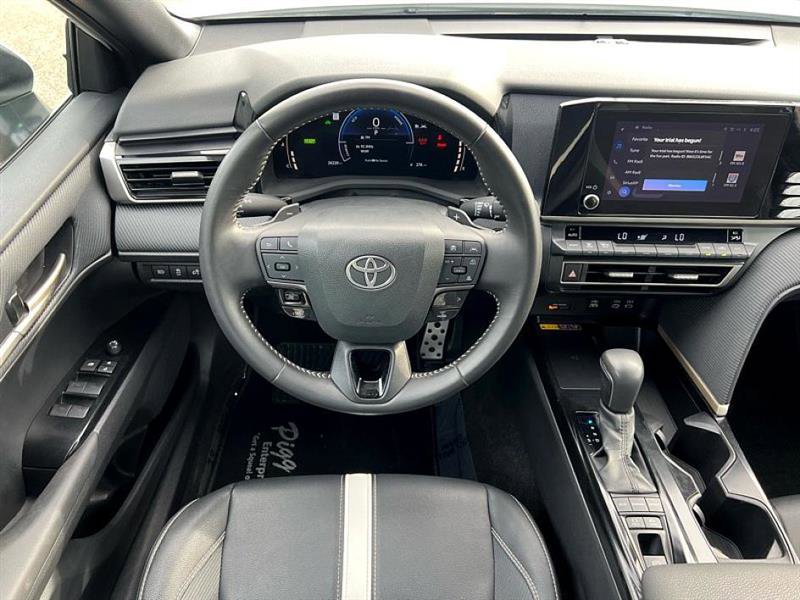 Used 2025 Toyota Camry SE image 18