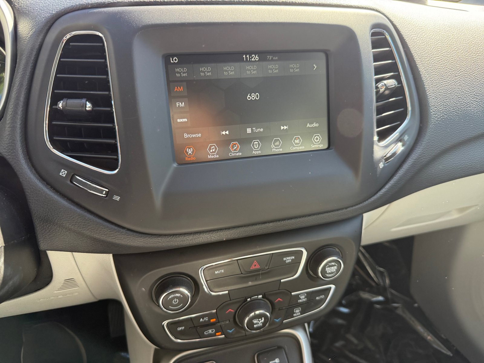 Used 2018 Jeep Compass Latitude w/ Popular Equipment Group FWD image 12