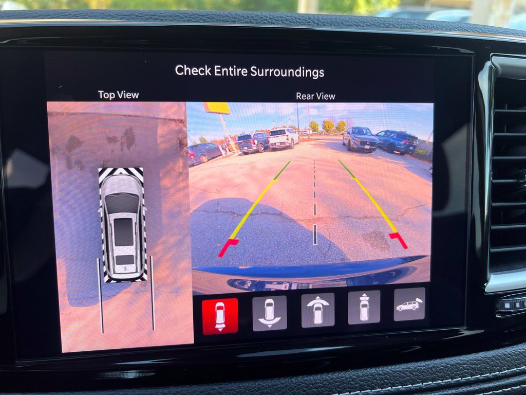 Used 2024 Chrysler Pacifica Touring-L FWD image 46