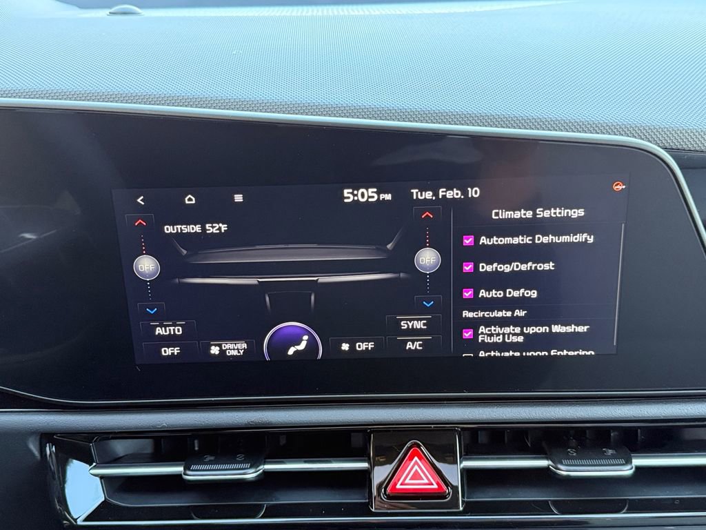 New 2025 Kia Niro EX Touring image 17