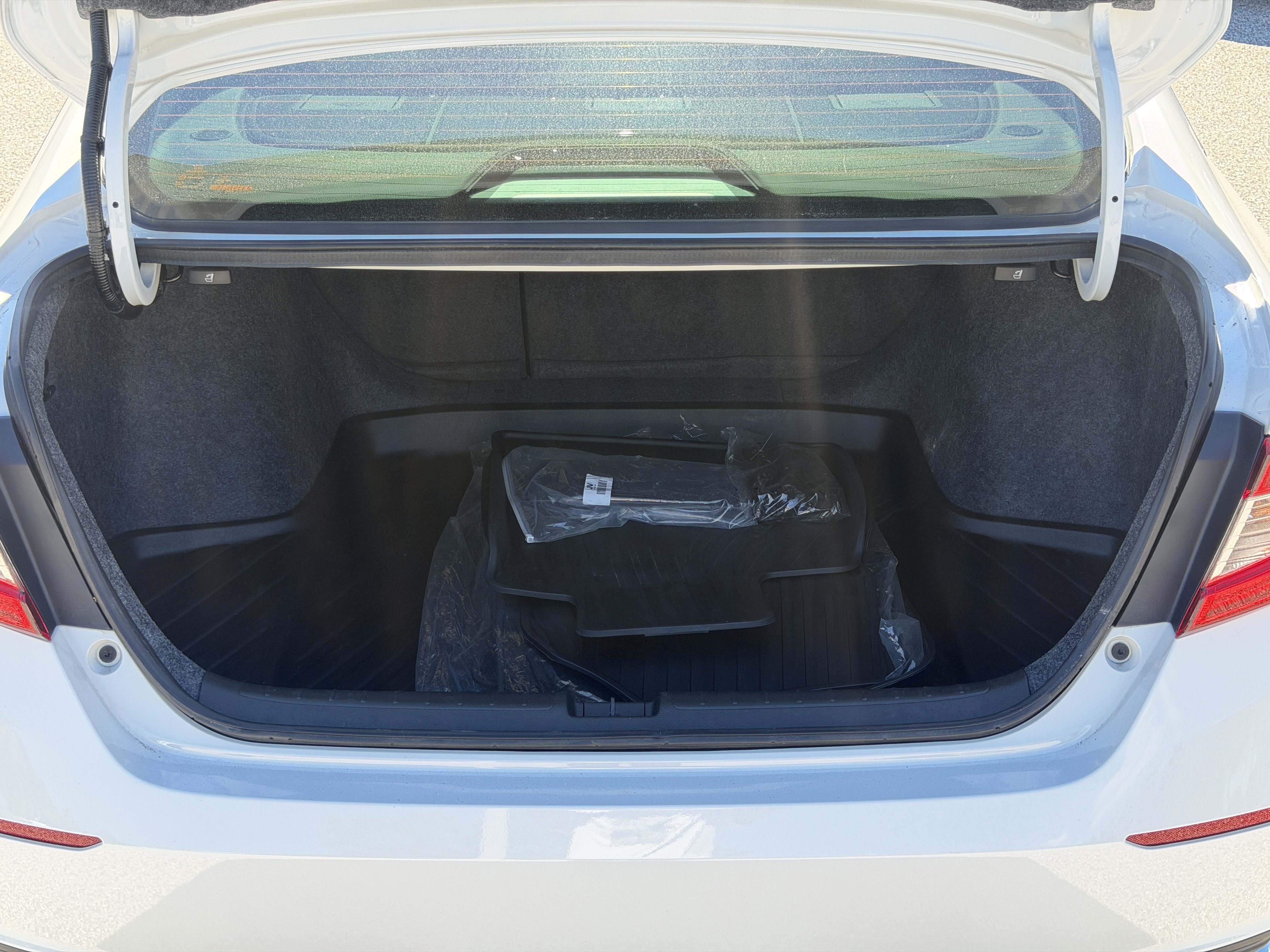 Used 2020 Honda Accord EX-L image 11