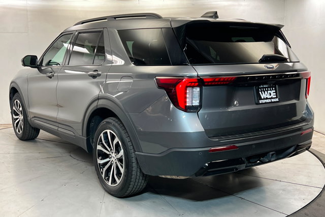 Used 2025 Ford Explorer ST-Line AWD/4WD image 3