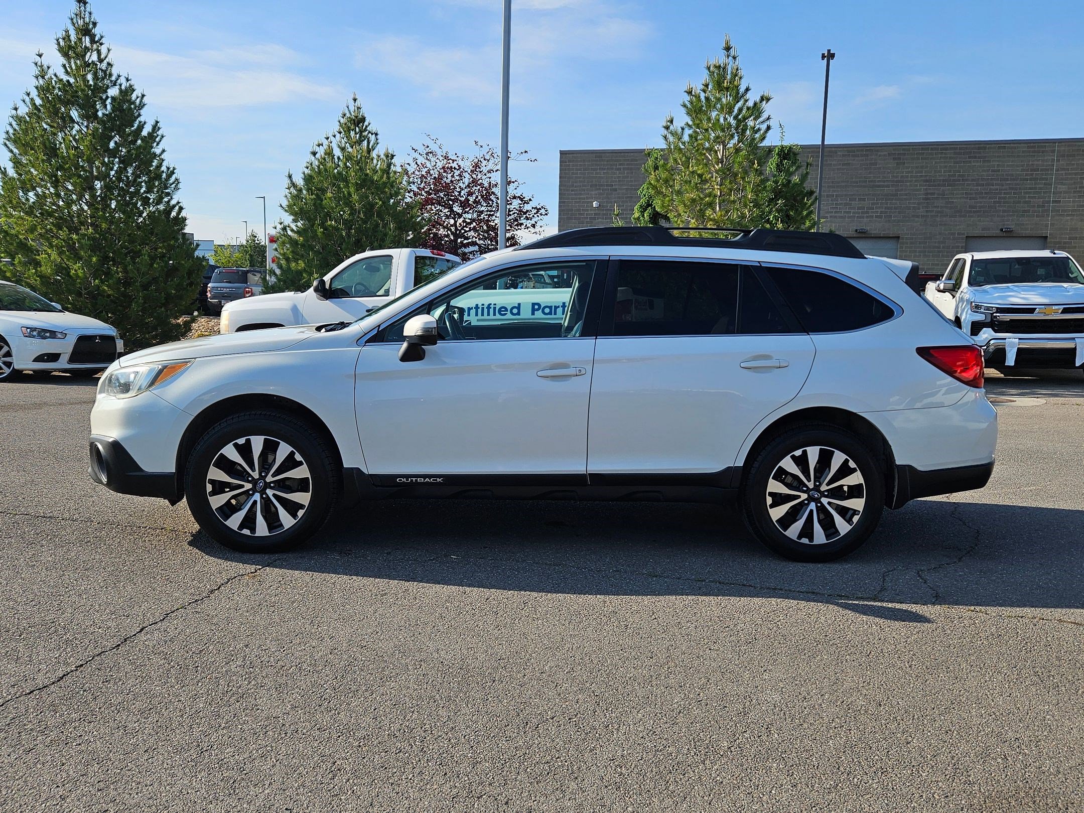 Used 2016 Subaru Outback 2.5i Limited AWD/4WD image 7