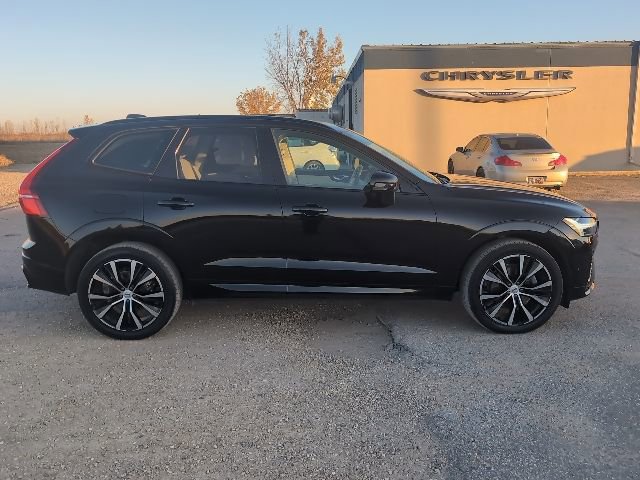 Used 2023 Volvo XC60 B5 Plus image 32