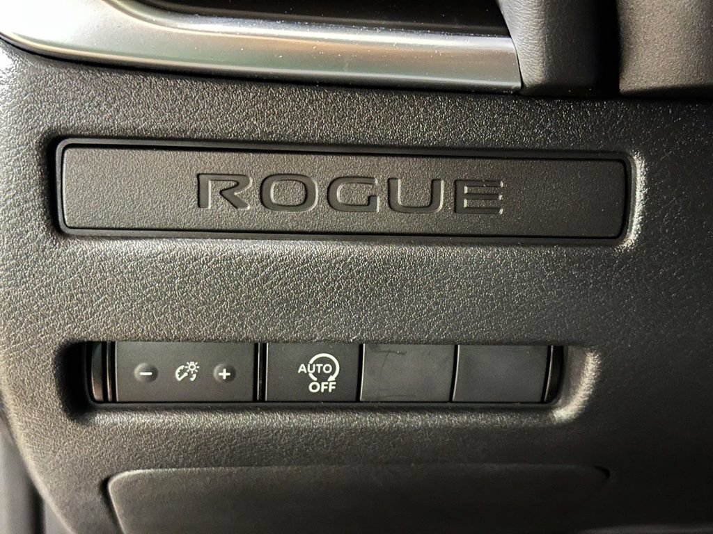 Used 2023 Nissan Rogue S AWD/4WD image 19