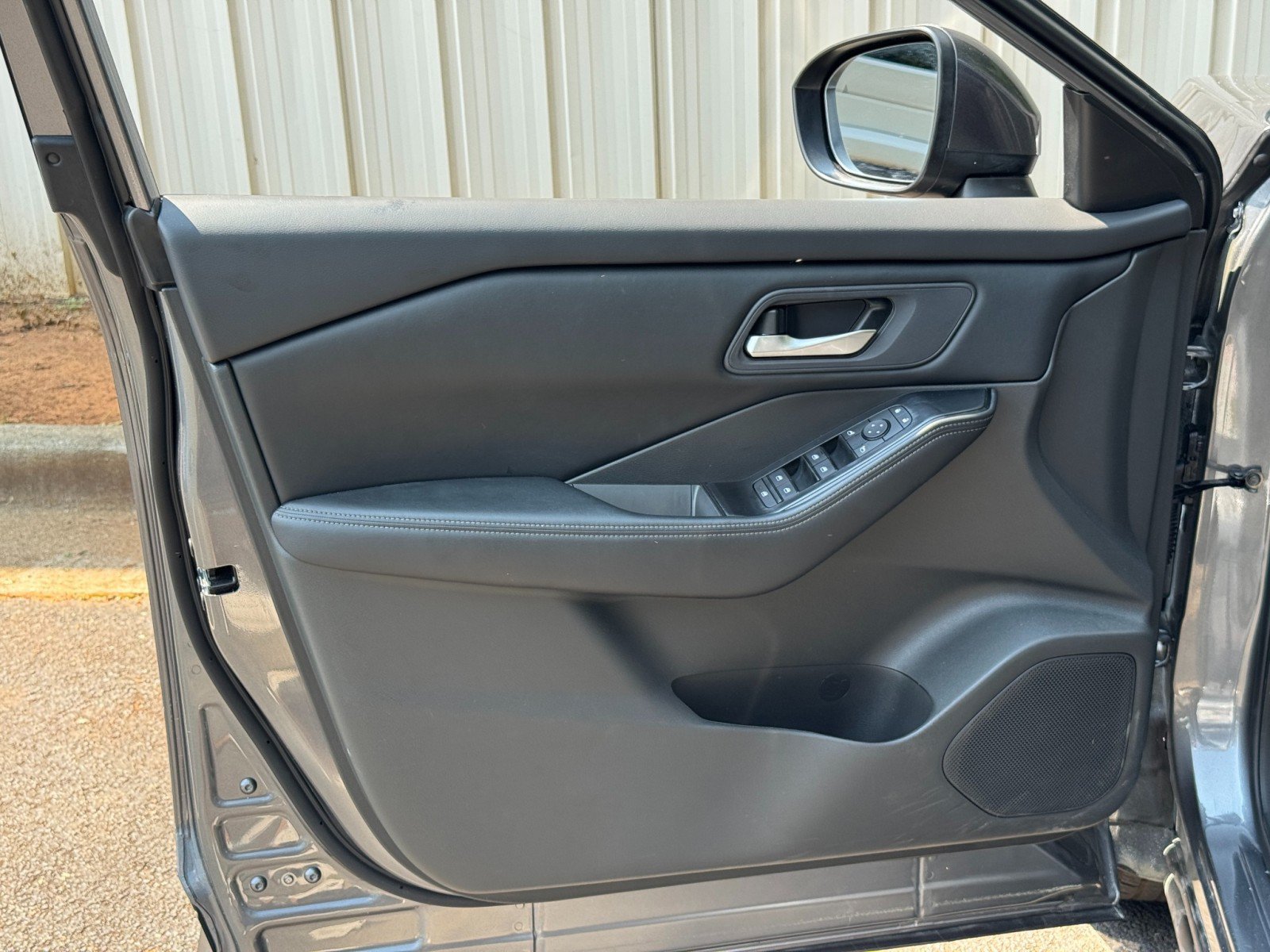 Used 2025 Nissan Rogue SV FWD image 35