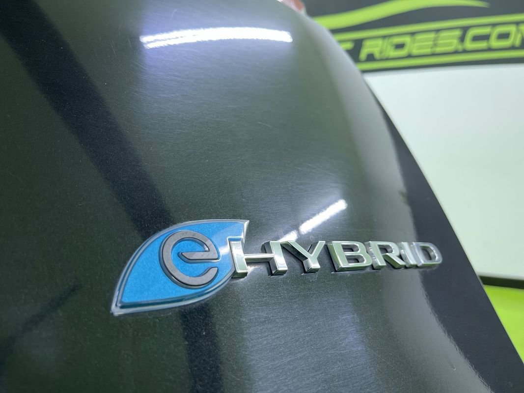 Used 2022 Chrysler Pacifica Touring-L w/ Uconnect Theater Family Group image 15