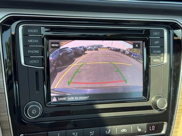 Used 2018 Volkswagen Passat 2.0T SE FWD image 21