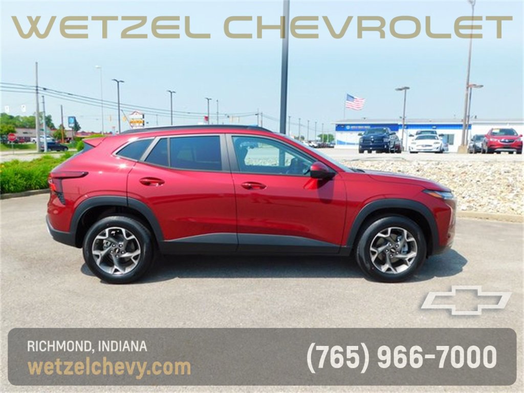 New 2025 Chevrolet Trax LT w/ Driver Confidence Package image 2