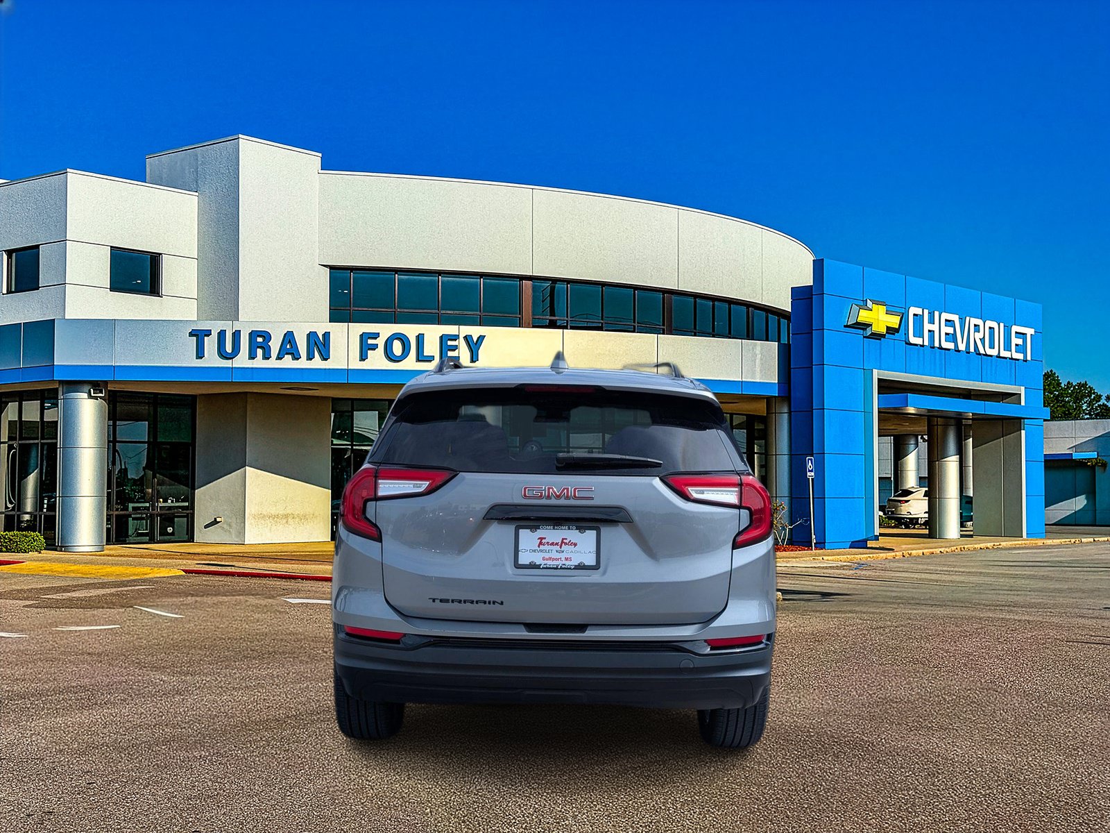 Used 2023 GMC Terrain SLE w/ Driver Convenience Package FWD image 4