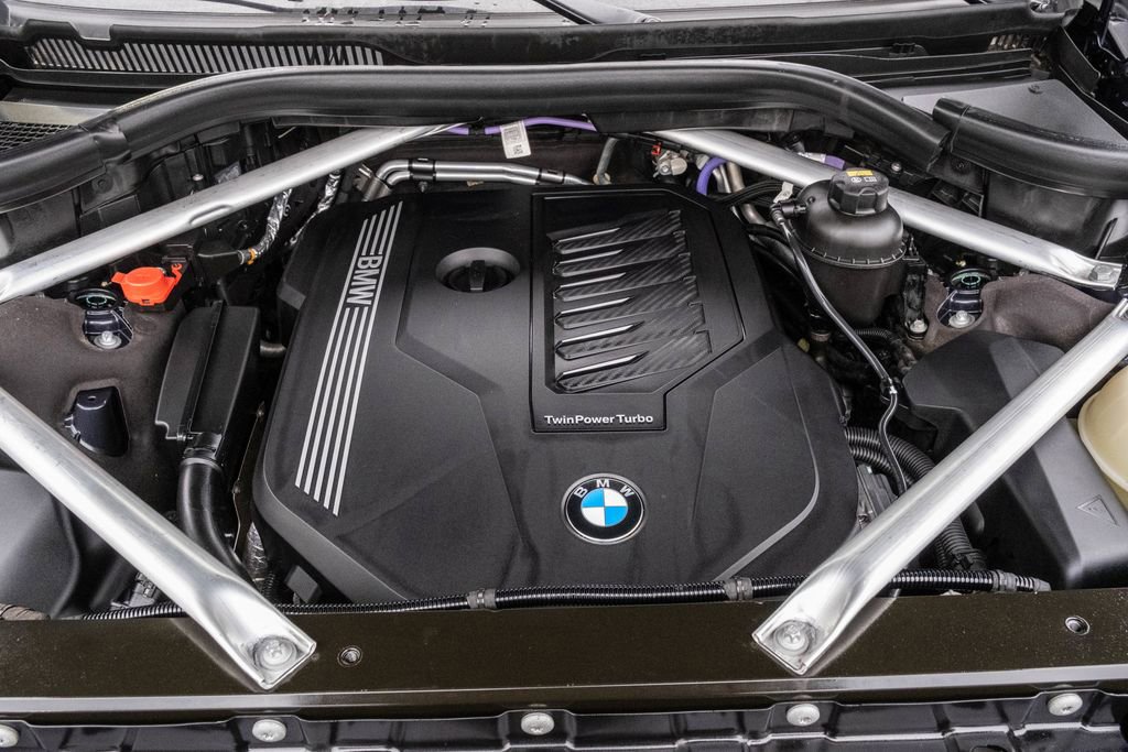 Used 2021 BMW X7 xDrive40i w/ Premium Package 2 image 28