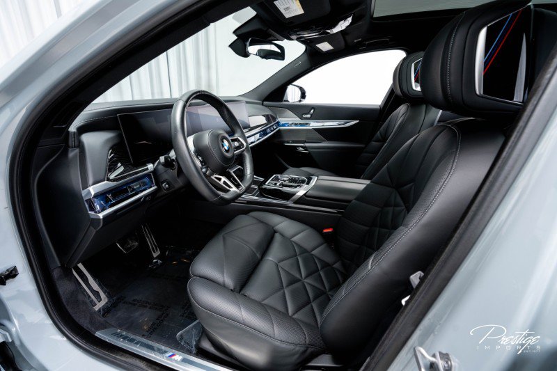 Used 2023 BMW 740i w/ Parking Assistance Package image 30