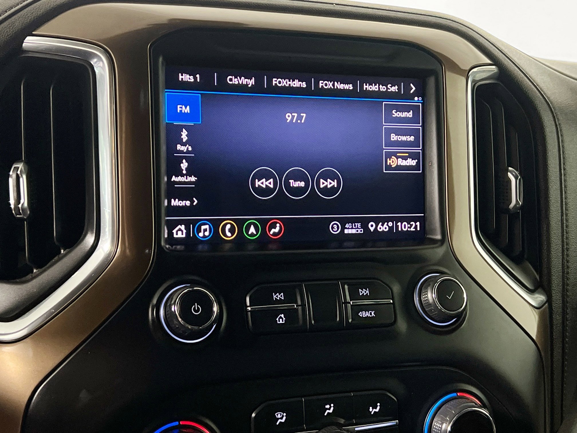 Used 2020 Chevrolet Silverado 1500 High Country w/ Technology Package image 28