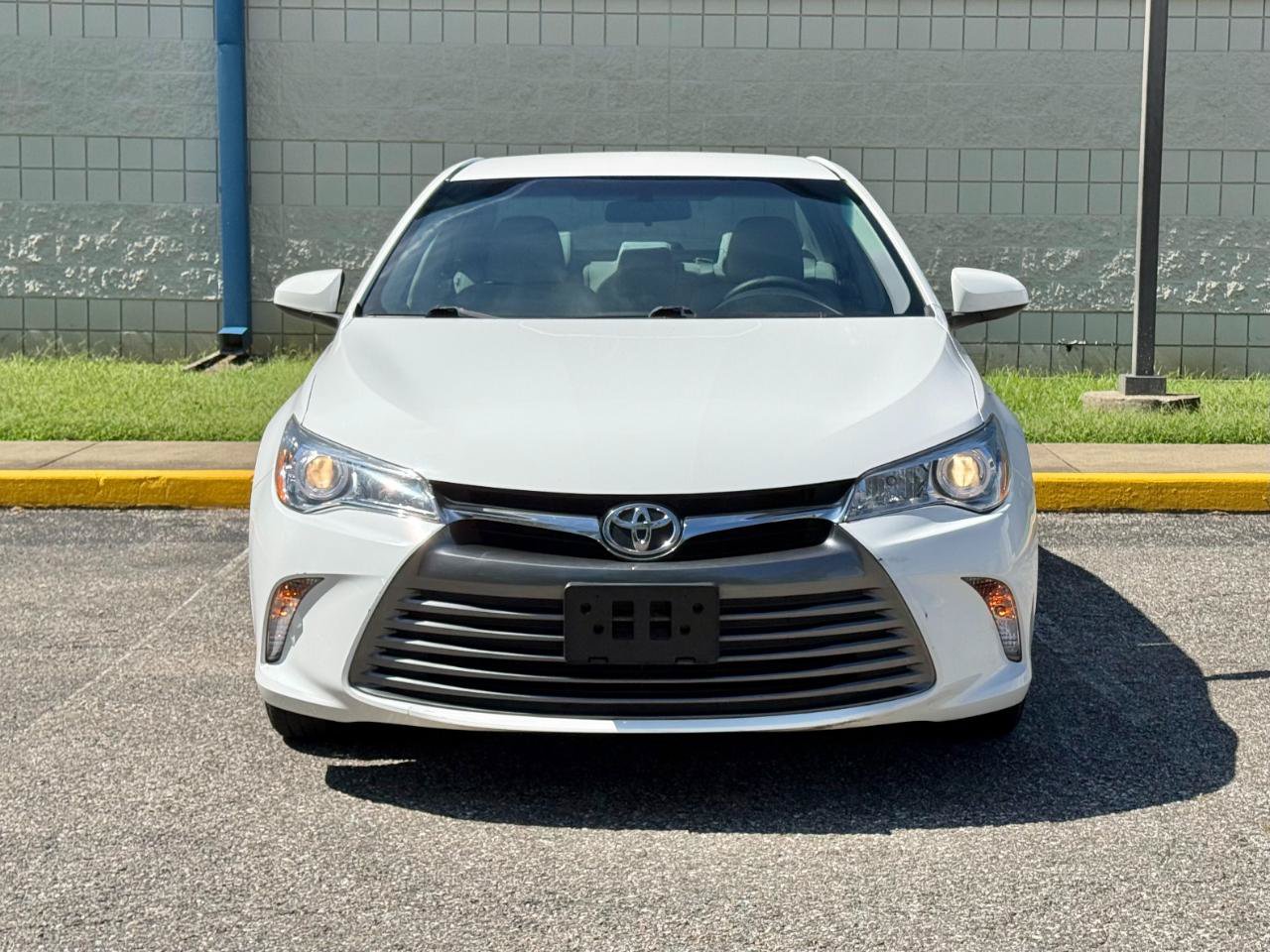 Used 2017 Toyota Camry LE FWD image 2