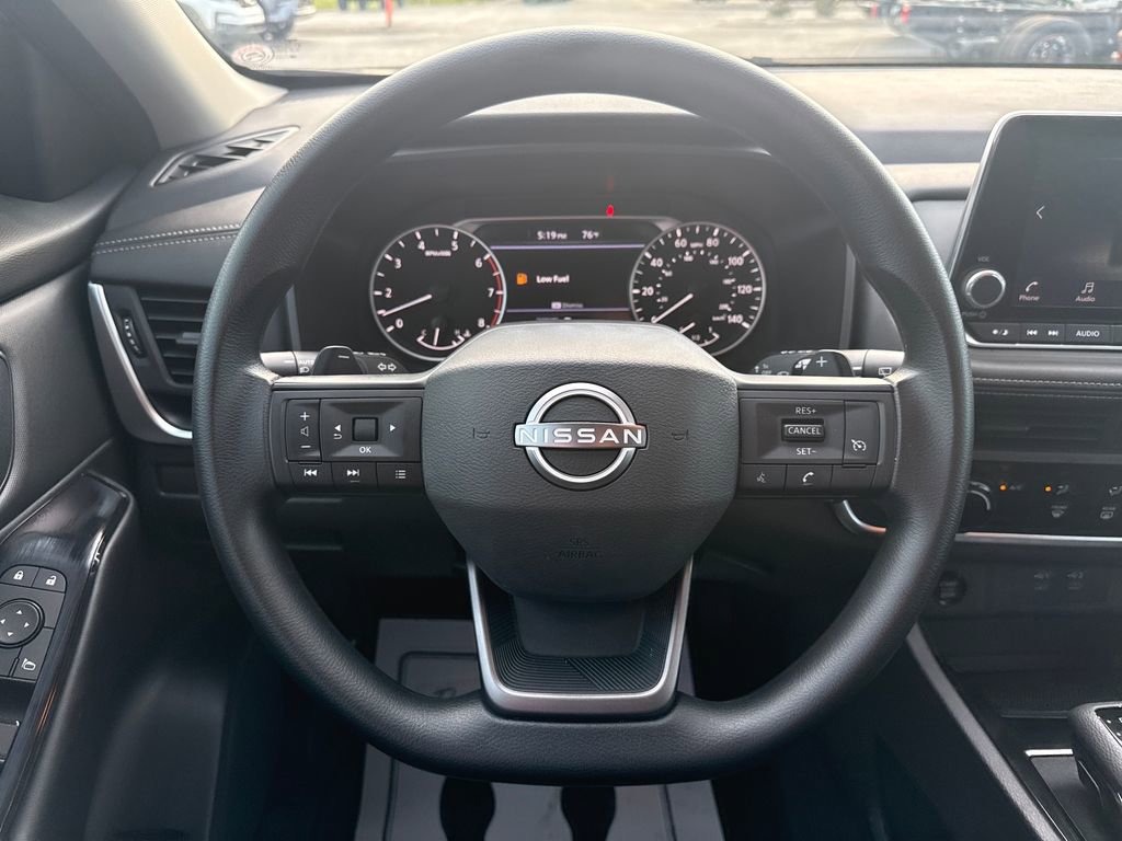 Used 2025 Nissan Rogue S FWD image 16