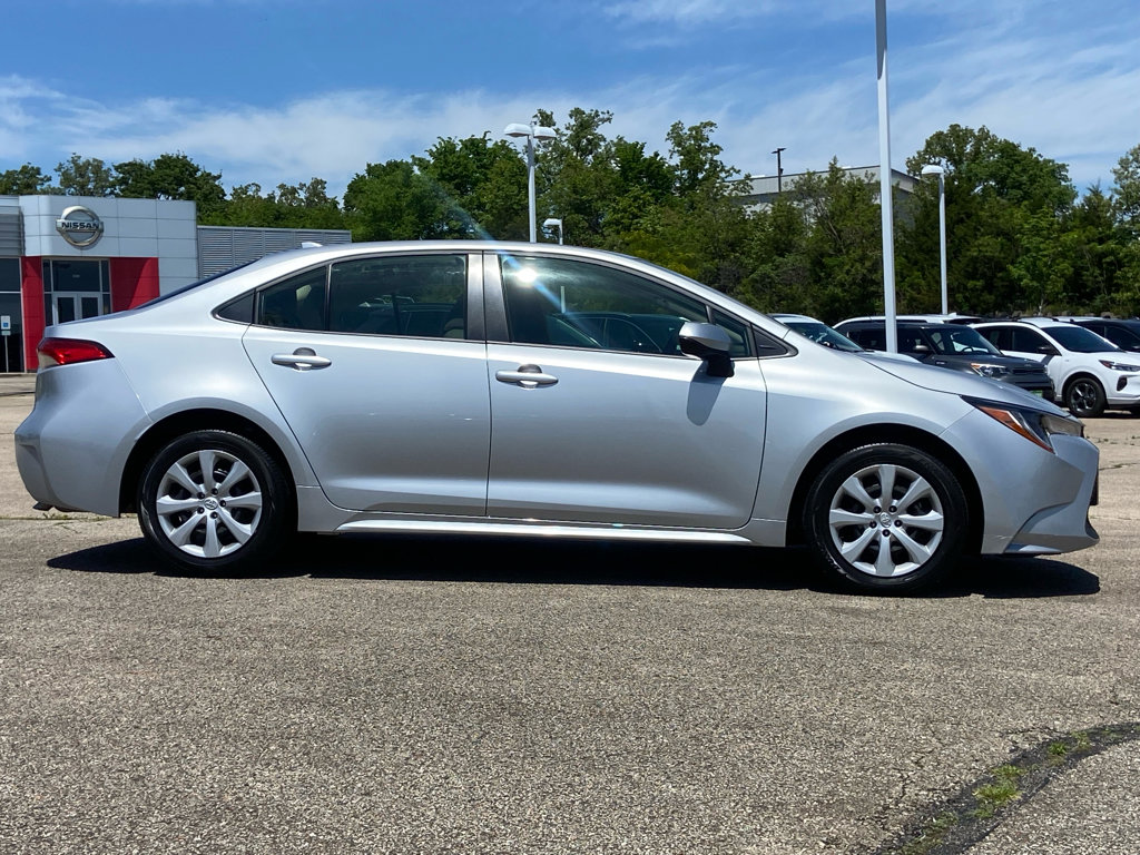 Used 2021 Toyota Corolla LE w/ Carpet Mat Package (TMS) FWD image 4