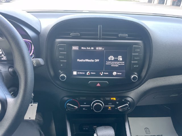 Used 2025 Kia Soul LX w/ LX Technology Package FWD image 12