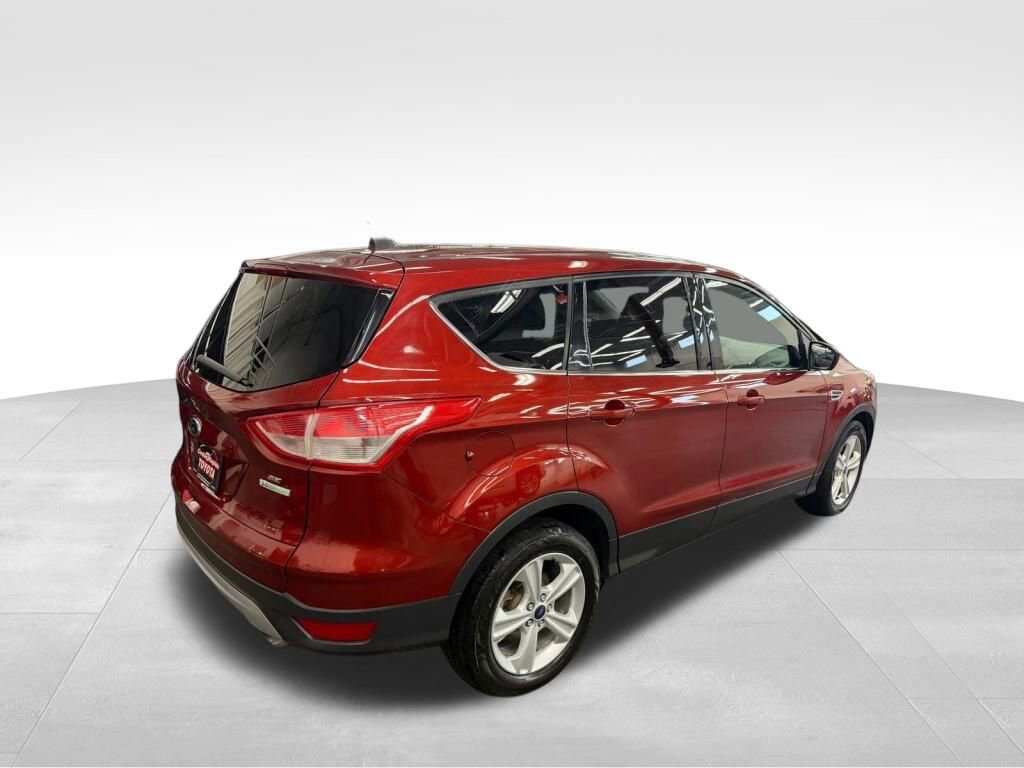 Used 2015 Ford Escape SE image 2