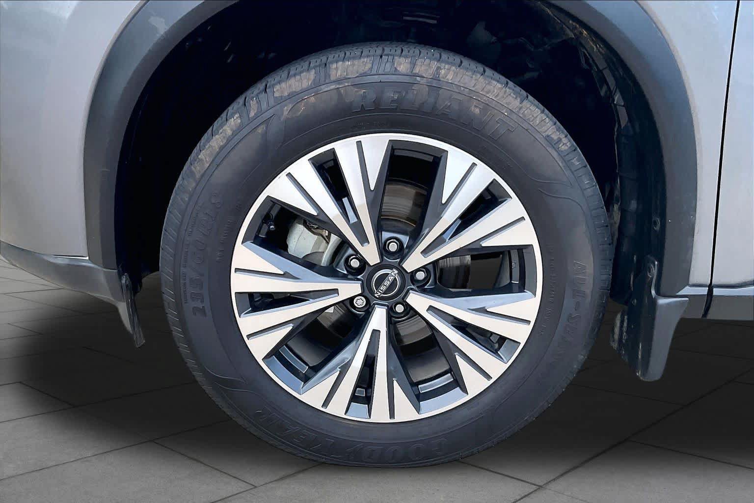 Used 2022 Nissan Rogue SV FWD image 11