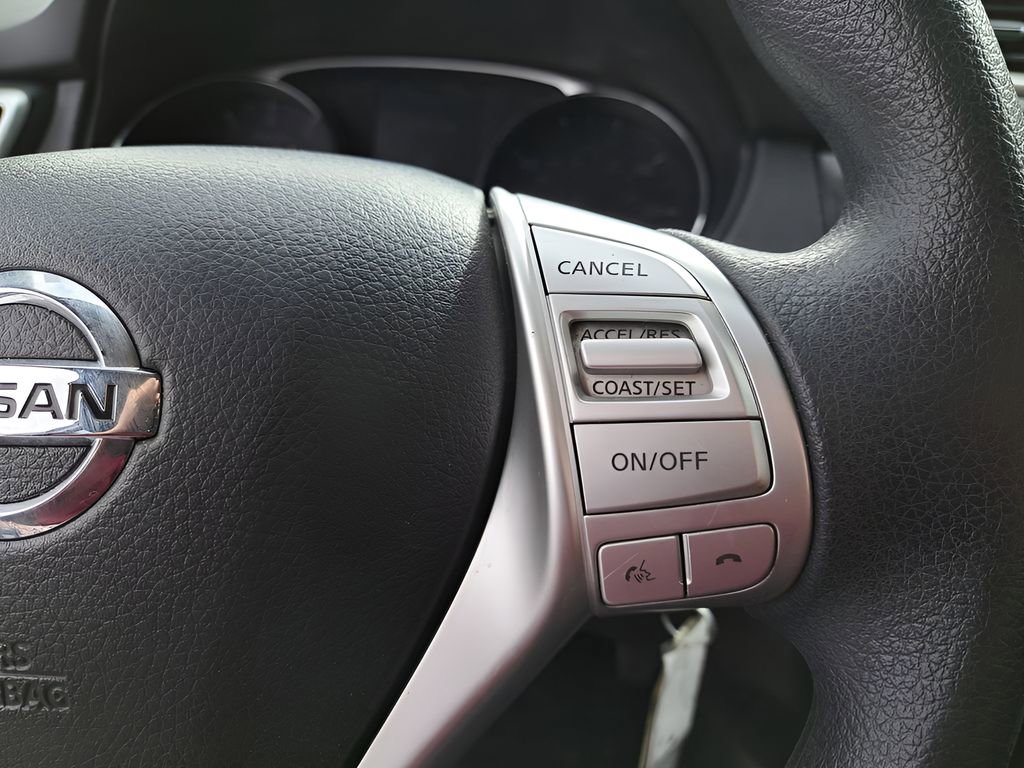 Used 2015 Nissan Rogue S image 18