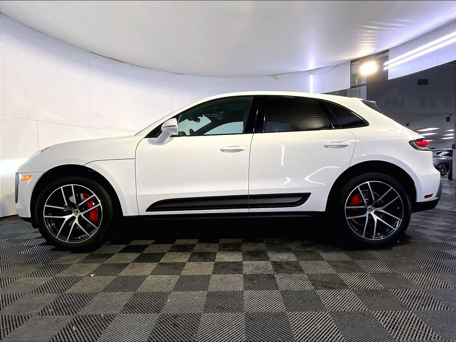Certified 2023 Porsche Macan S w/ Premium Package Plus image 2