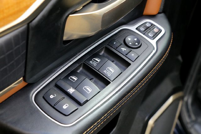 Used 2024 RAM 3500 Limited w/ Towing Technology Group AWD/4WD image 23