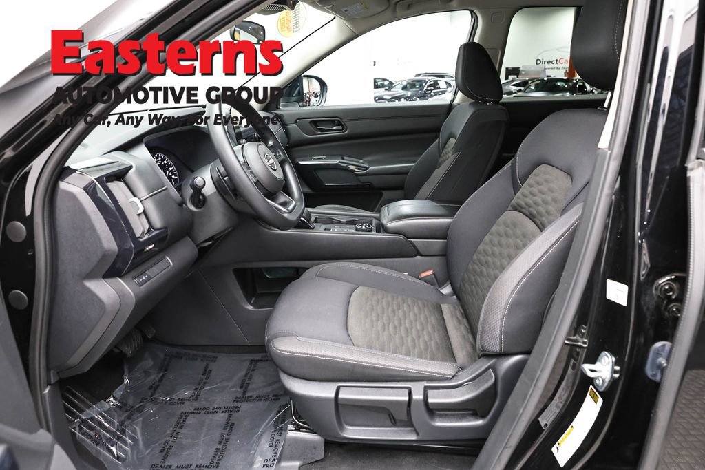 Used 2024 Nissan Pathfinder S AWD/4WD image 14