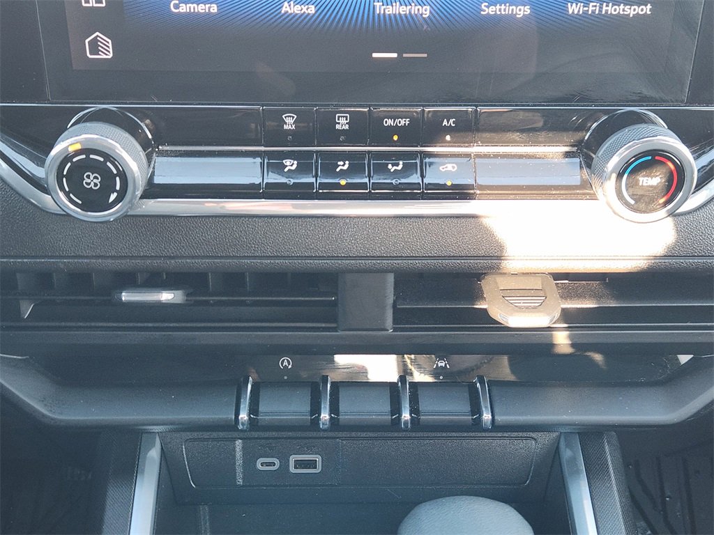 Used 2024 Chevrolet Colorado Trail Boss w/ Technology Package image 19