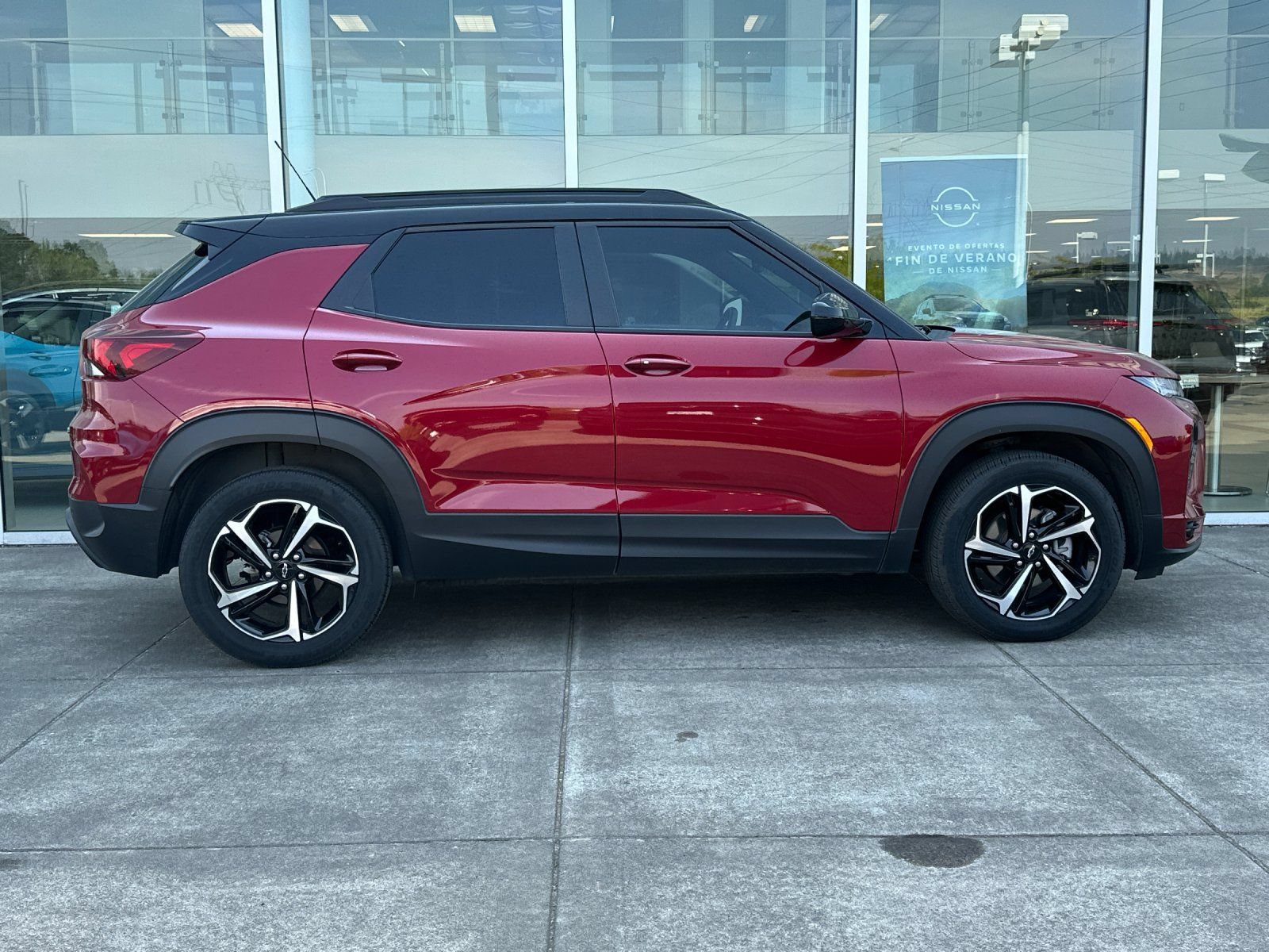 Used 2021 Chevrolet TrailBlazer RS w/ Technology Package AWD/4WD image 2